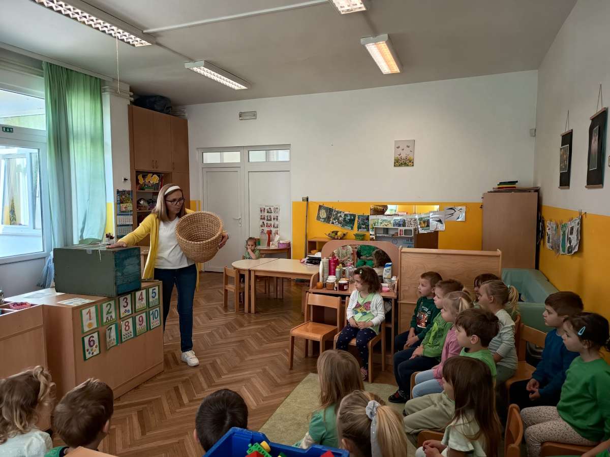EDUKATIVNI POSJET PČELARICE POVODOM DANA PLANETA ZEMLJE